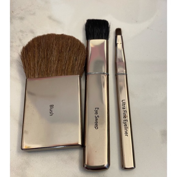 Bobbi Brown Mini Brush Set with Leather bag. - Picture 4 of 9